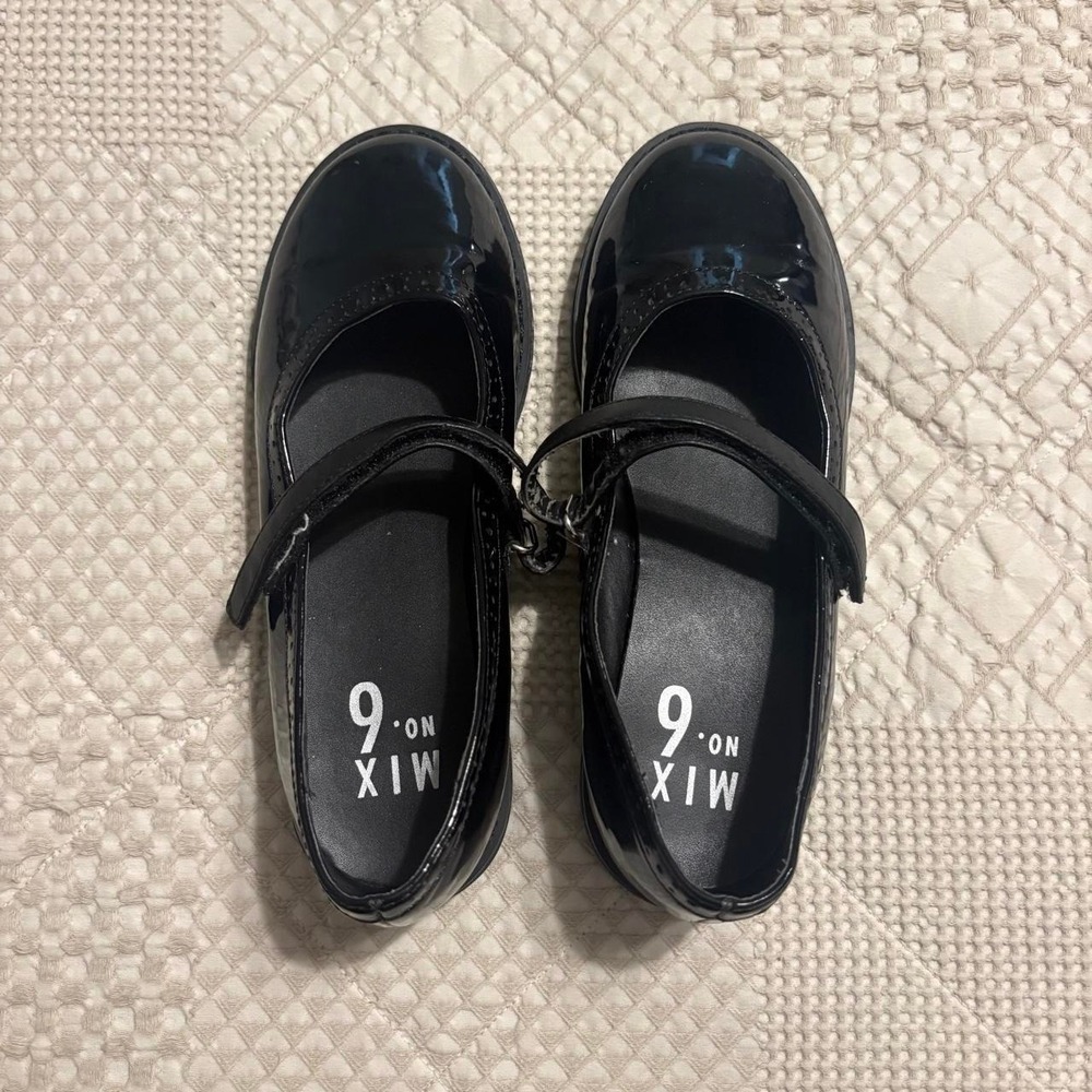 VTG Black Mary Jane shoes with chunky sole